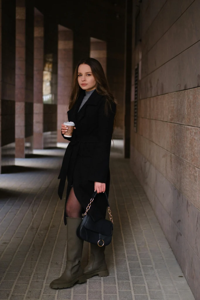 Classy Black Outfit Looks for Women Who Love Minimalism