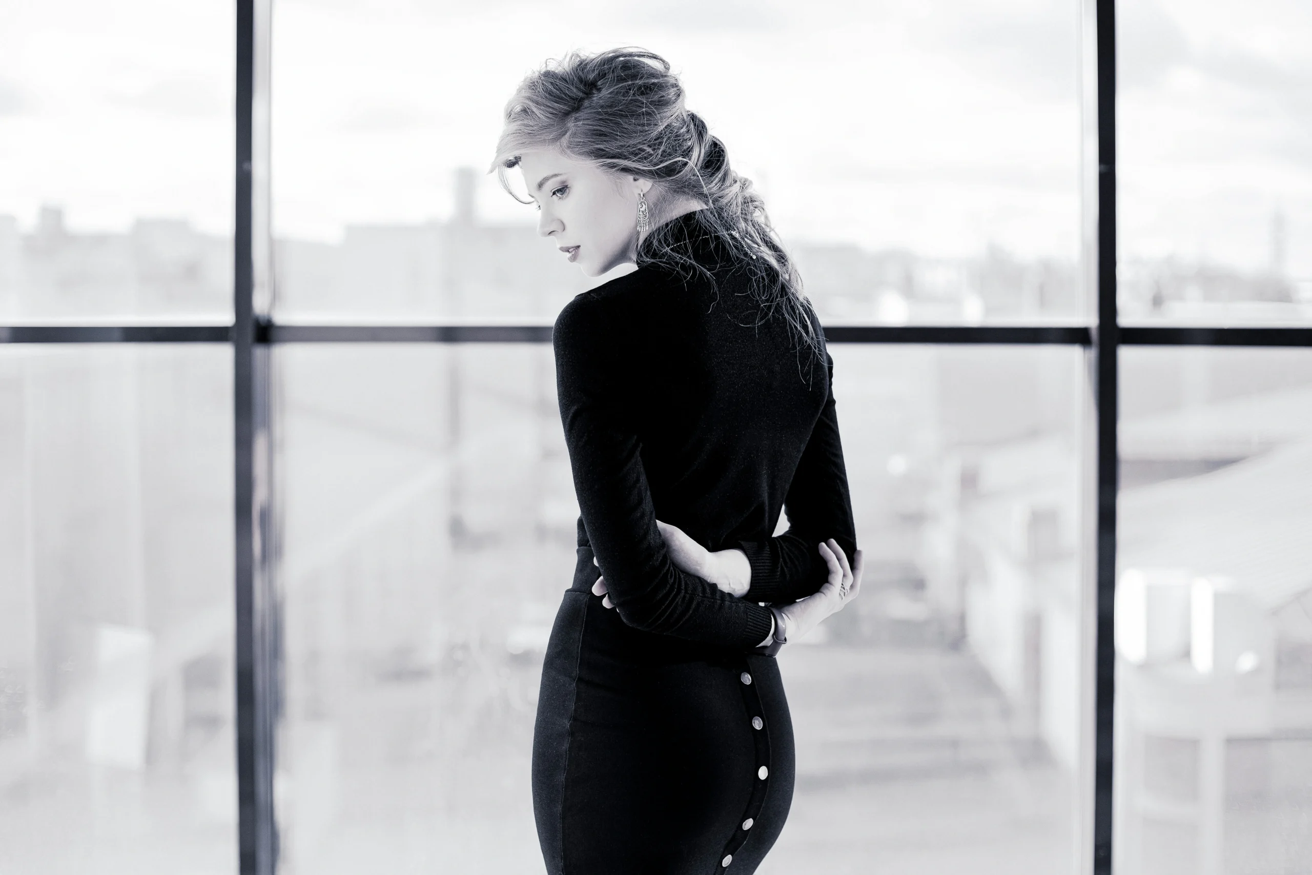 12 All-Black Outfit Ideas For A Sophisticated Street Style Look