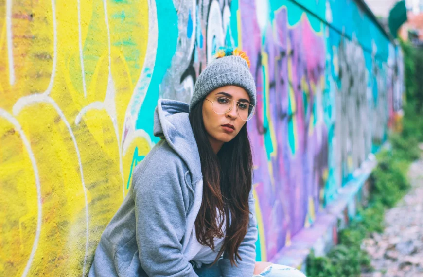 12 Cute Hoodie Outfit Ideas for Women Who Love Street Style