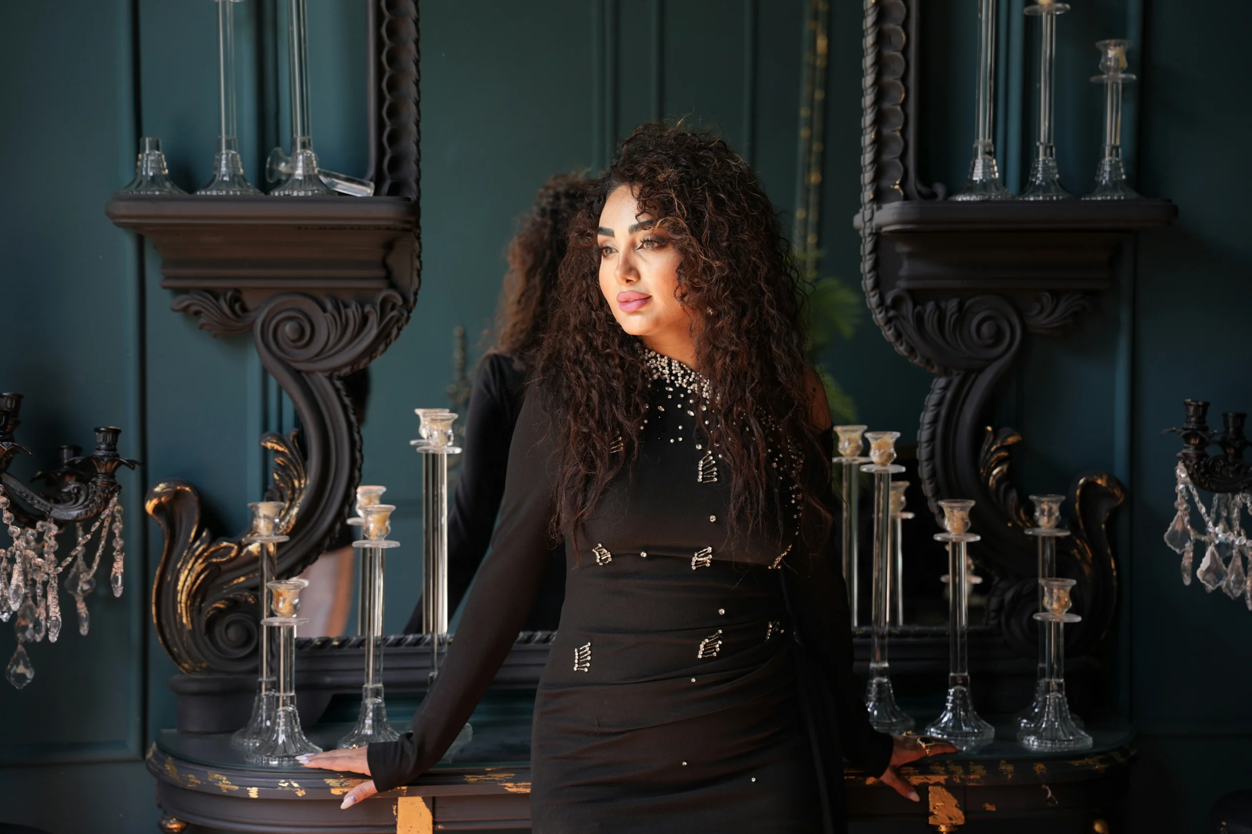 12 Simple Yet Stunning Black Outfits You’ll Fall in Love With