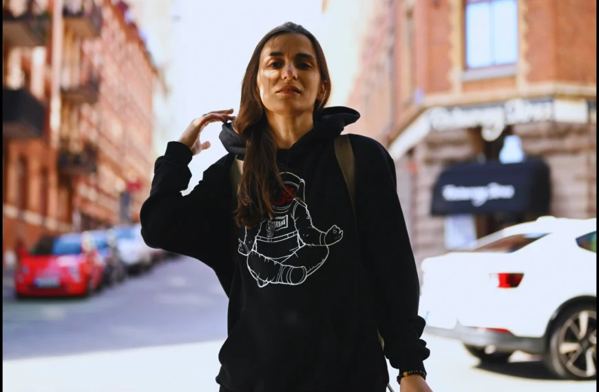 12 Stylish Hoodie Outfit Looks Every Woman Will Love