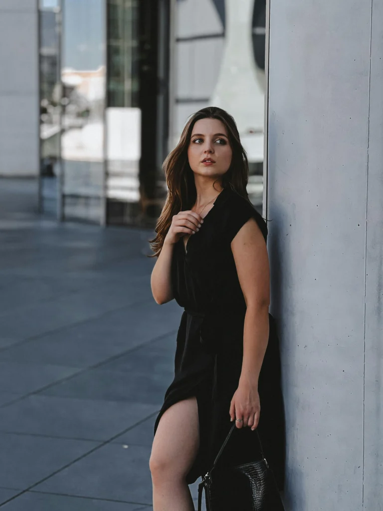 Classy Black Outfit Looks for Women Who Love Minimalism