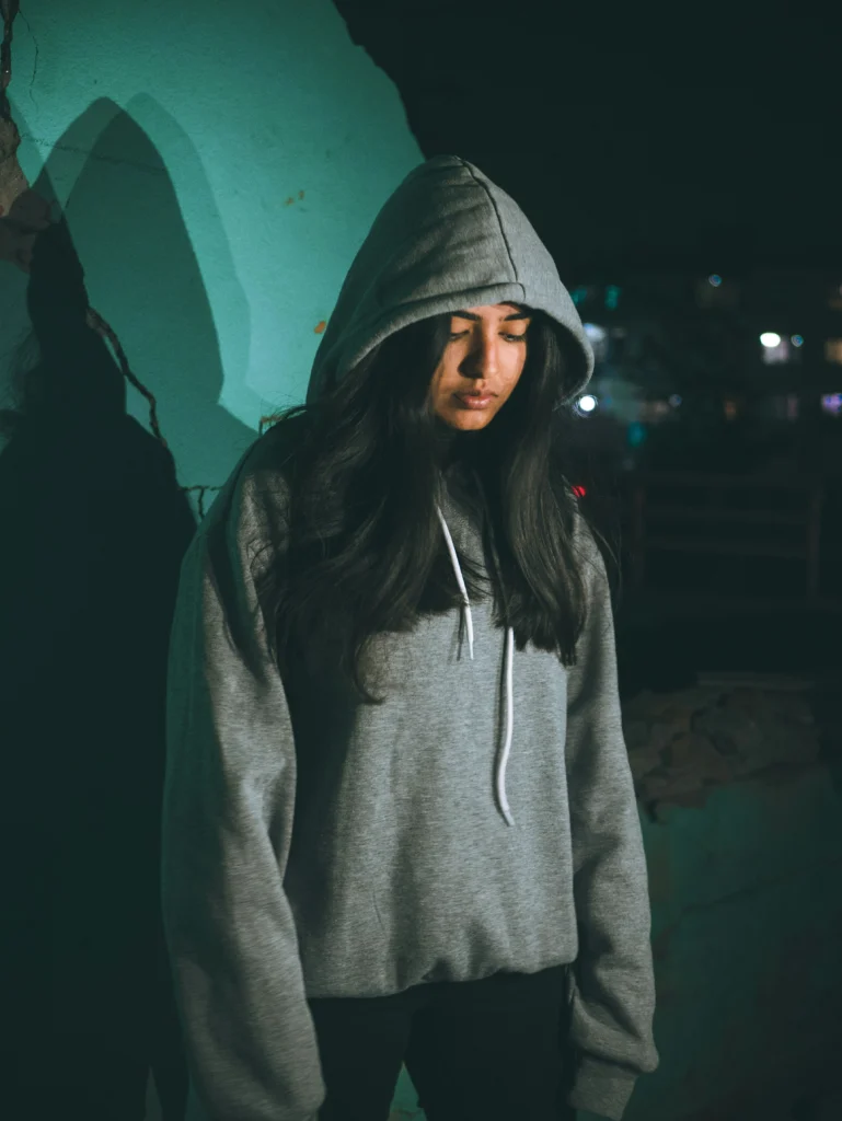 12 Chic Hoodie Outfit Looks for Women on the Go