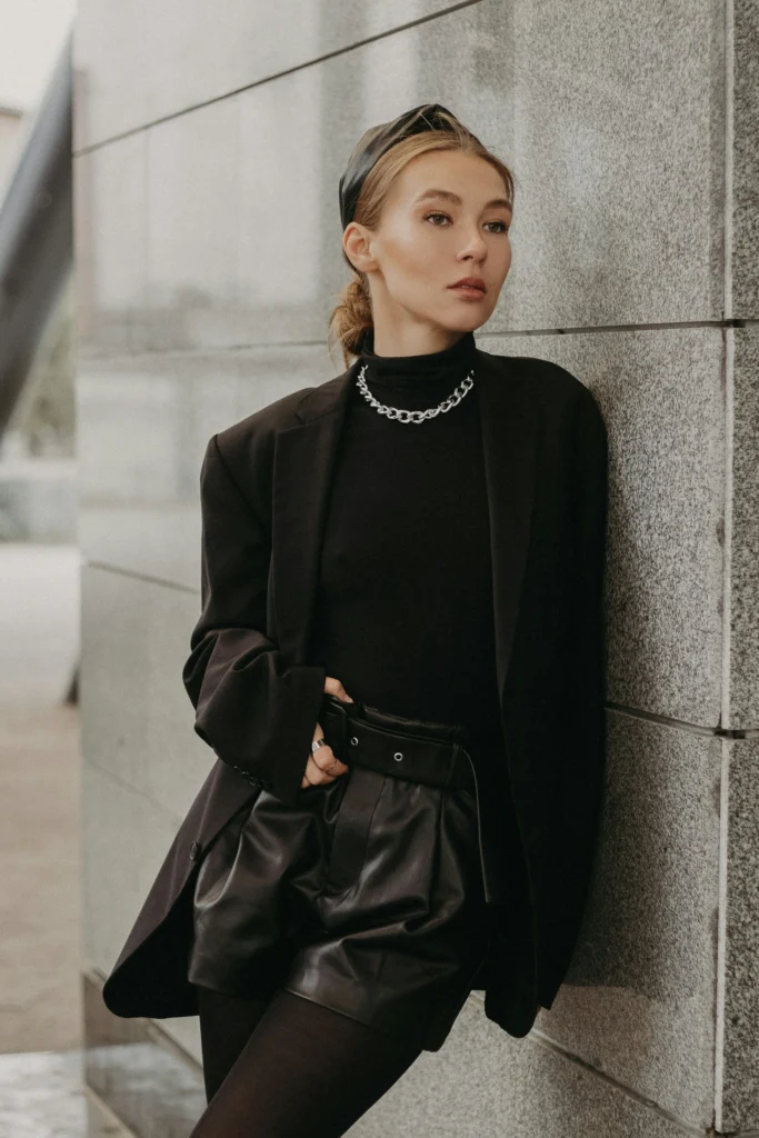 10 Effortless Black Outfits That Always Impress