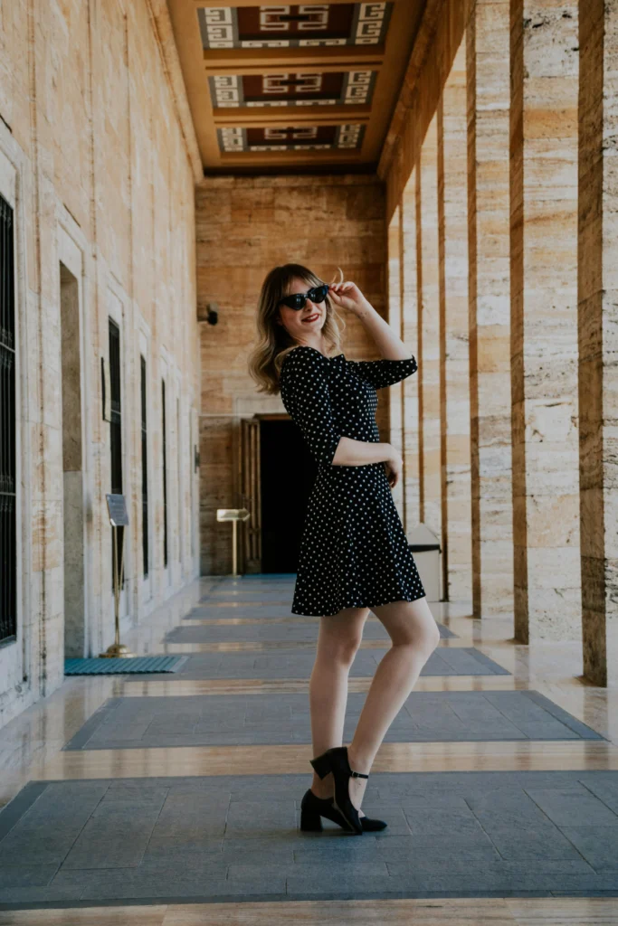 Classy Black Outfit Looks for Women Who Love Minimalism