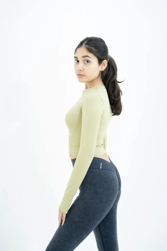 12 Cute Gym Outfit Ideas For Women Who Stay Active