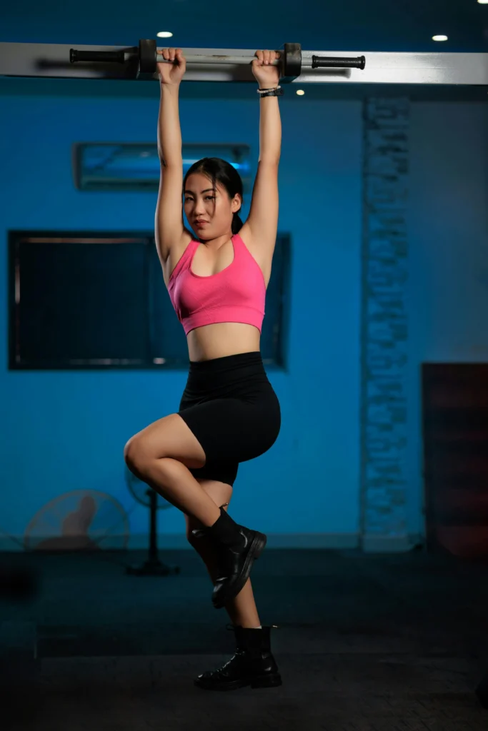 12 Cute Gym Outfit Ideas For Women Who Stay Active