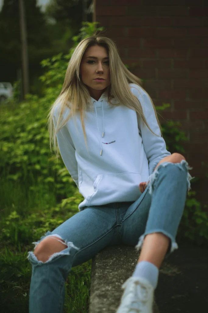 12 Cute Hoodie Outfit Ideas for Women Who Love Street Style