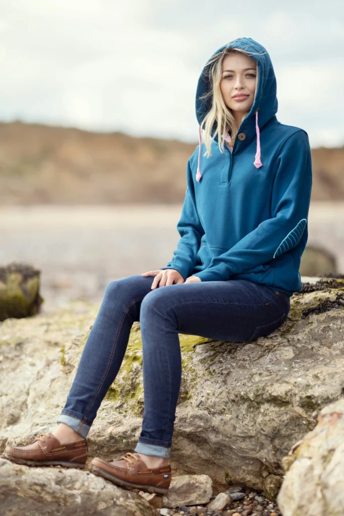 12 Stylish Hoodie Outfit Looks Every Woman Will Love