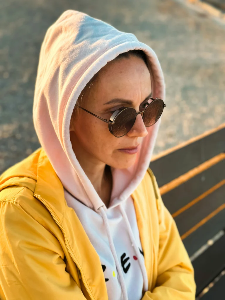 12 Cute Hoodie Outfit Ideas for Women Who Love Street Style