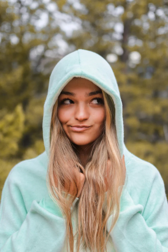 9 Hoodie Outfit Ideas for Women That Are Cute and Comfy