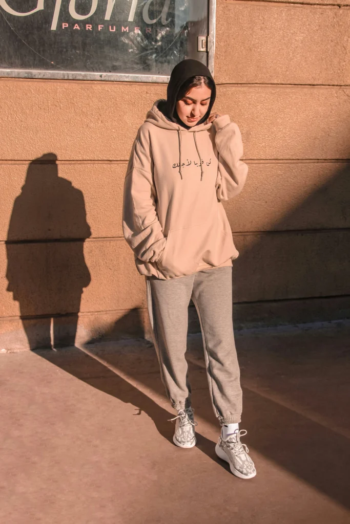 12 Cute Hoodie Outfit Ideas for Women Who Love Street Style