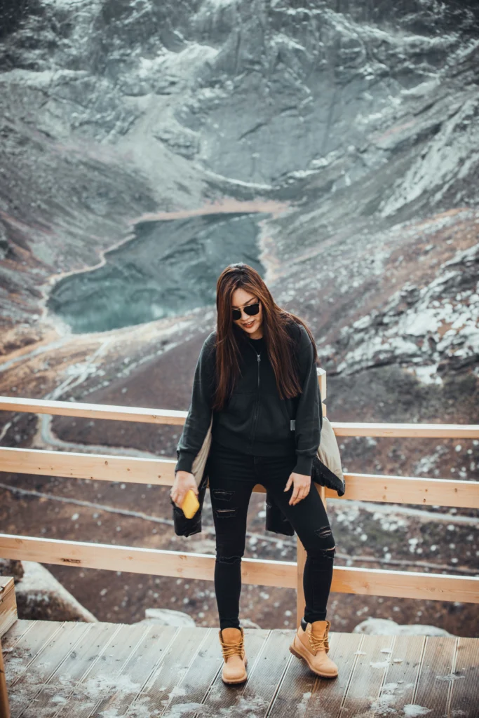 Elegant Black Outfits That Always Steal the Spotlight