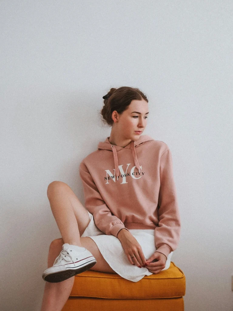 9 Hoodie Outfit Ideas for Women That Are Cute and Comfy