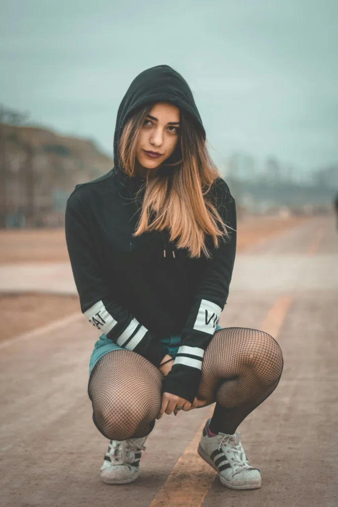 9 Hoodie Outfit Ideas for Women That Are Cute and Comfy